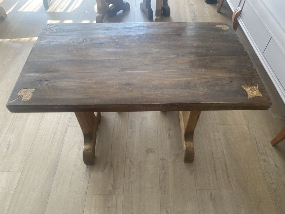 Stół z ławką i zydlami