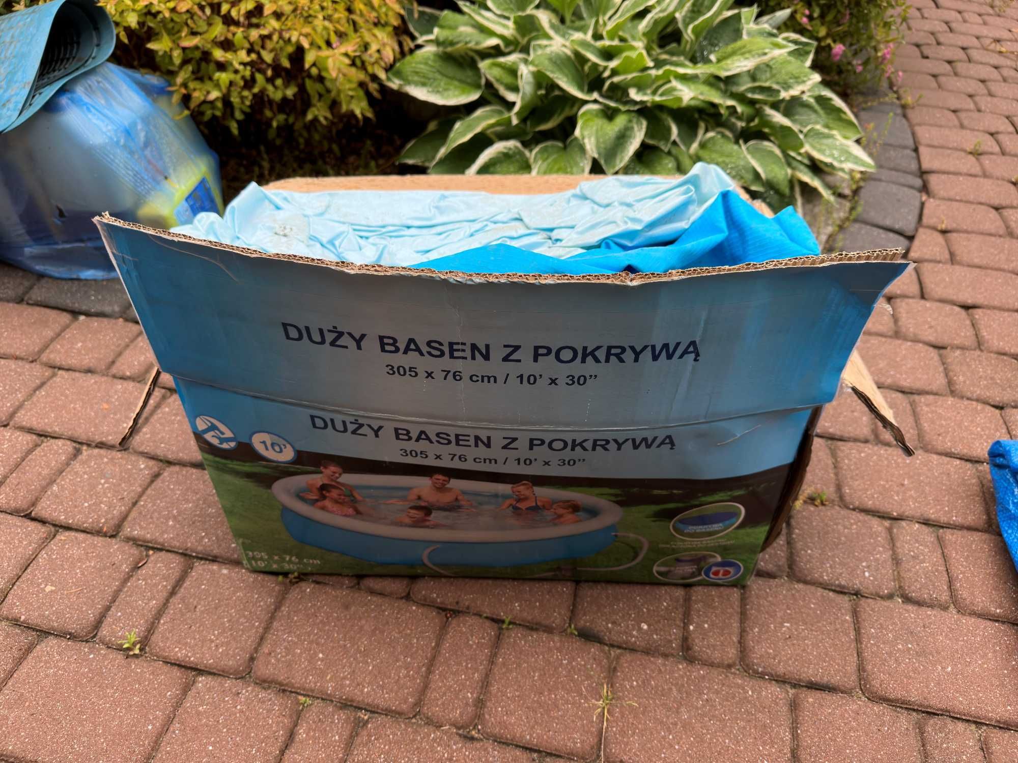 Duży basen z pokrywą i filtrem