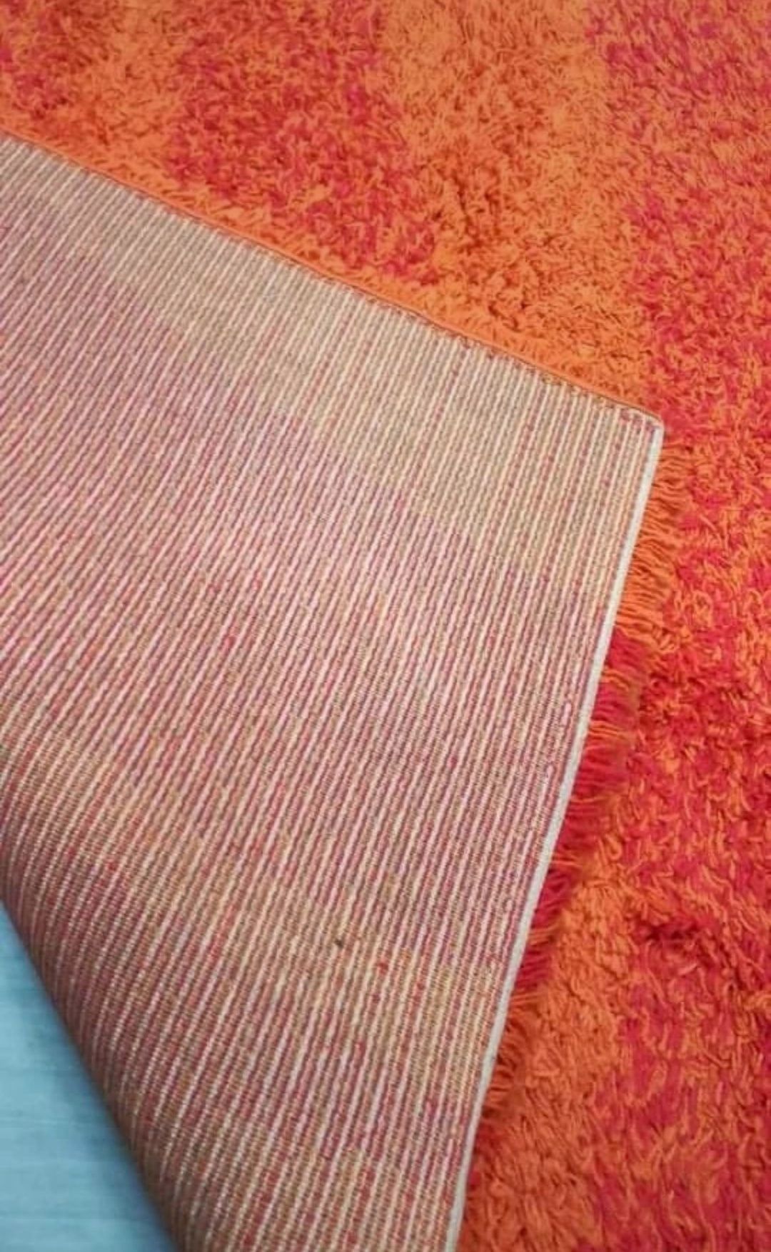 Carpete cor de laranja