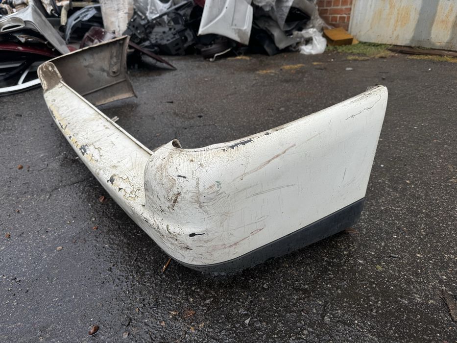 Задний бампер Volkswagen Caddy