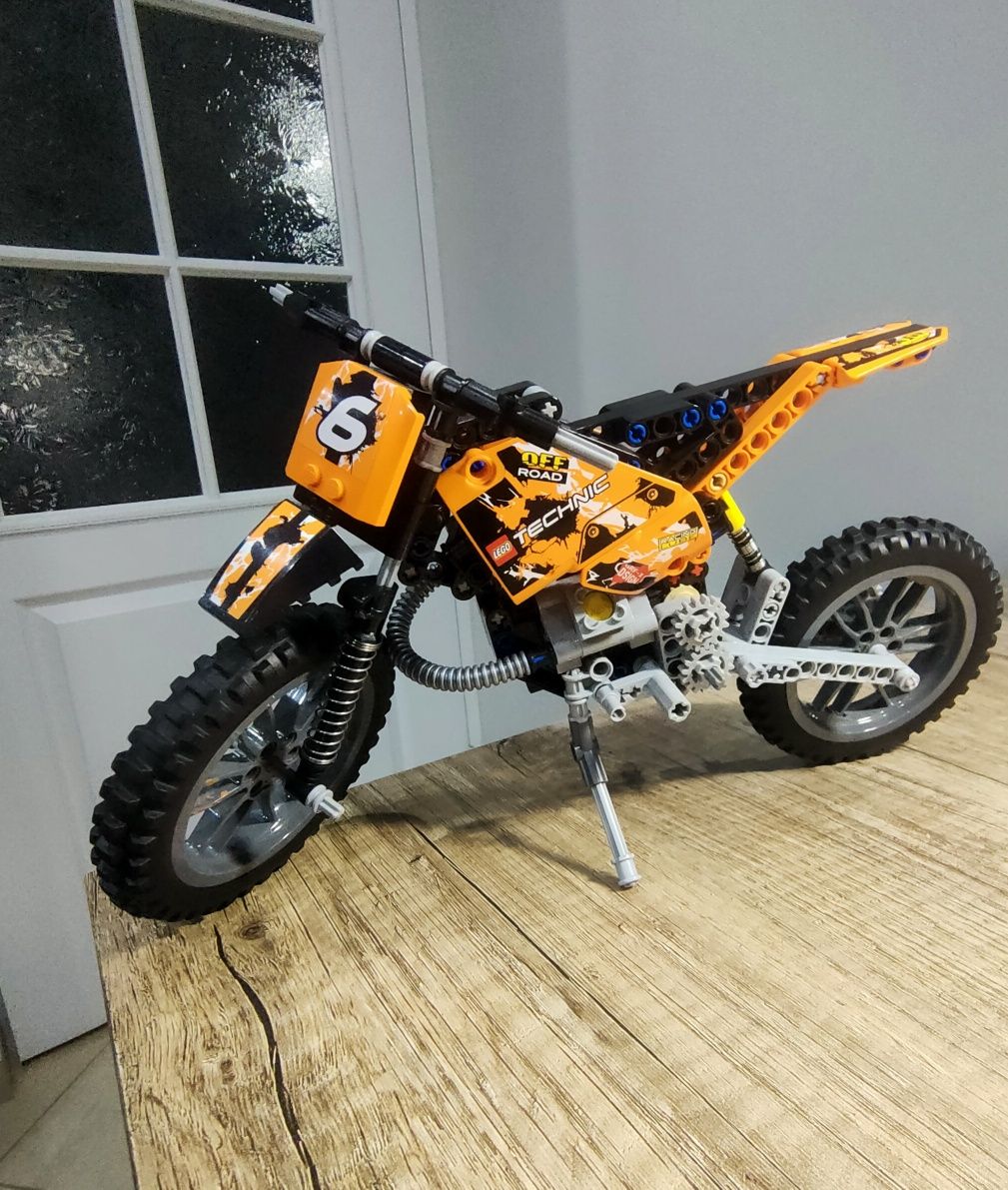 LEGO 42007 Technic Moto cross bike zestaw 
Motor.