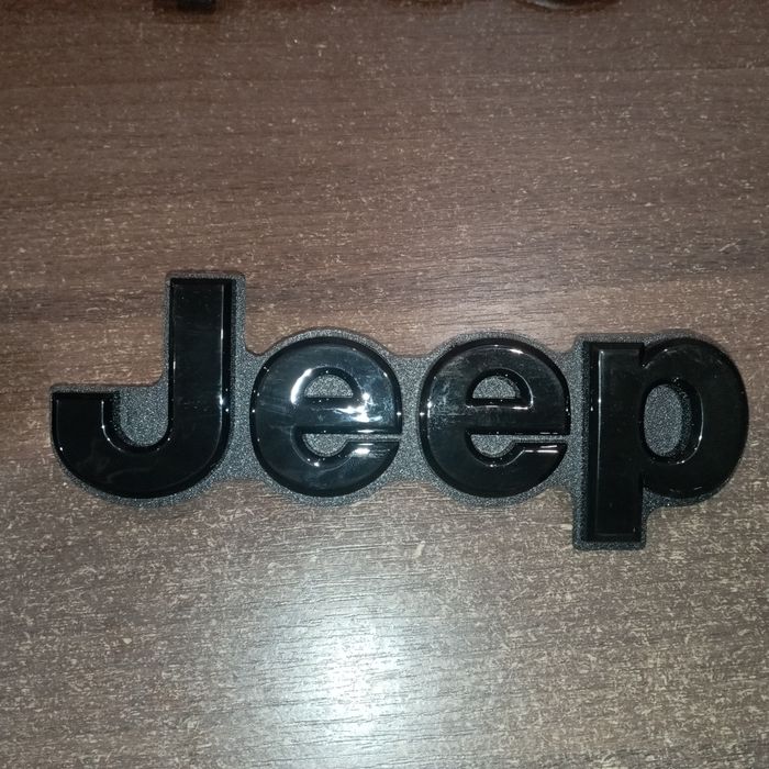 Емблема кришки багажника Jeep Grand Cherokee WK2