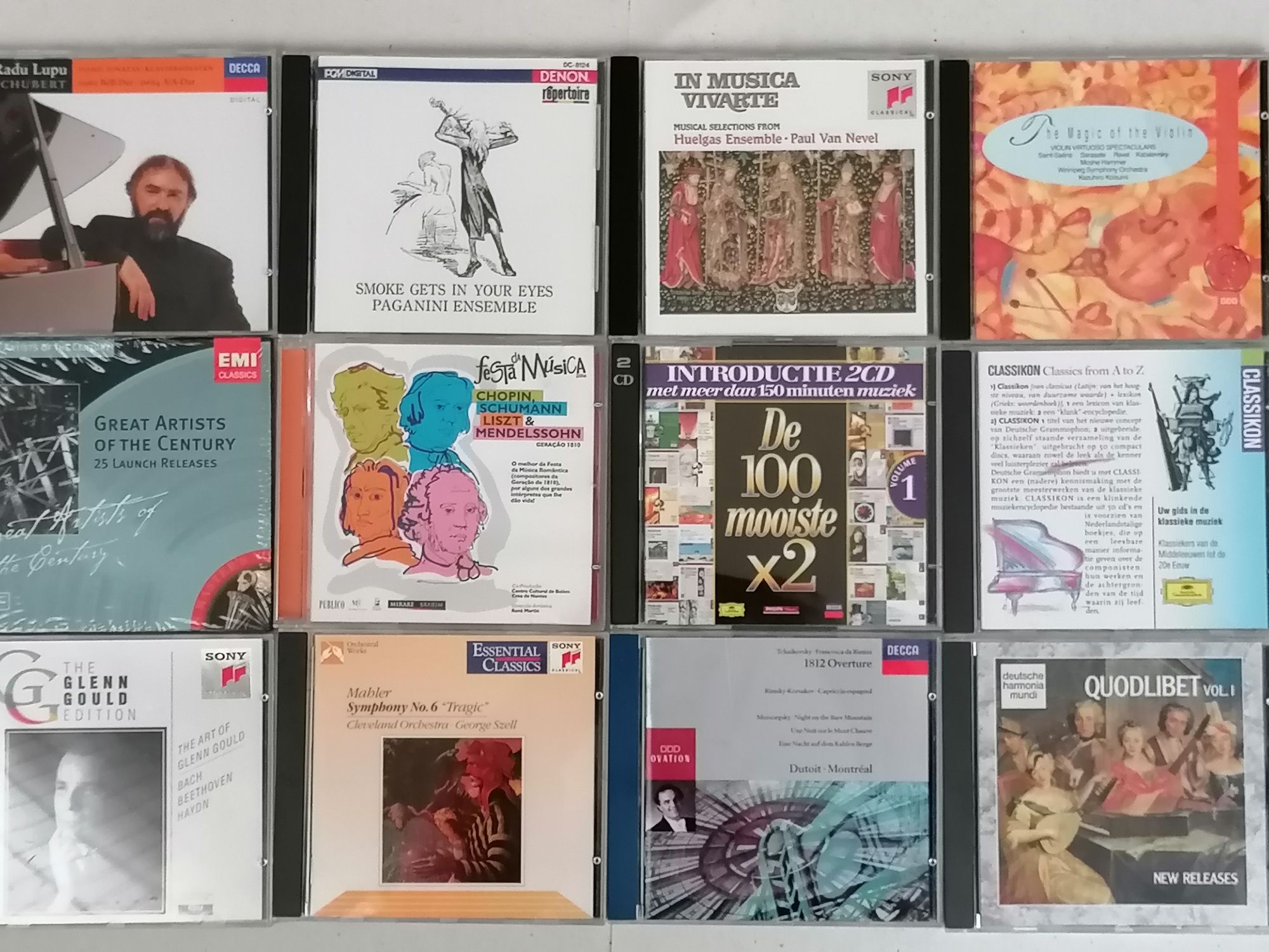 Conjunto de 60 CDs de música clássica variada.