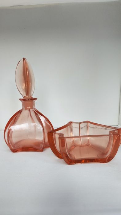 Karafka, flakon i półmisek, szkło rozalinowe, art deco