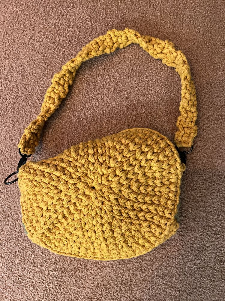 Szydełkowana nerka żółto-szałwiowa handmade na prezent