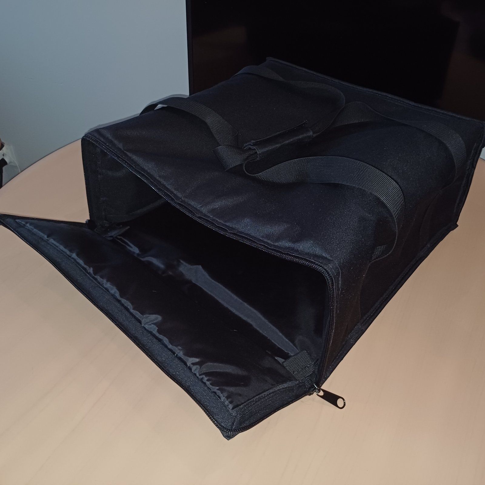 Продам сумку для перевозки пиццы, состояние новой