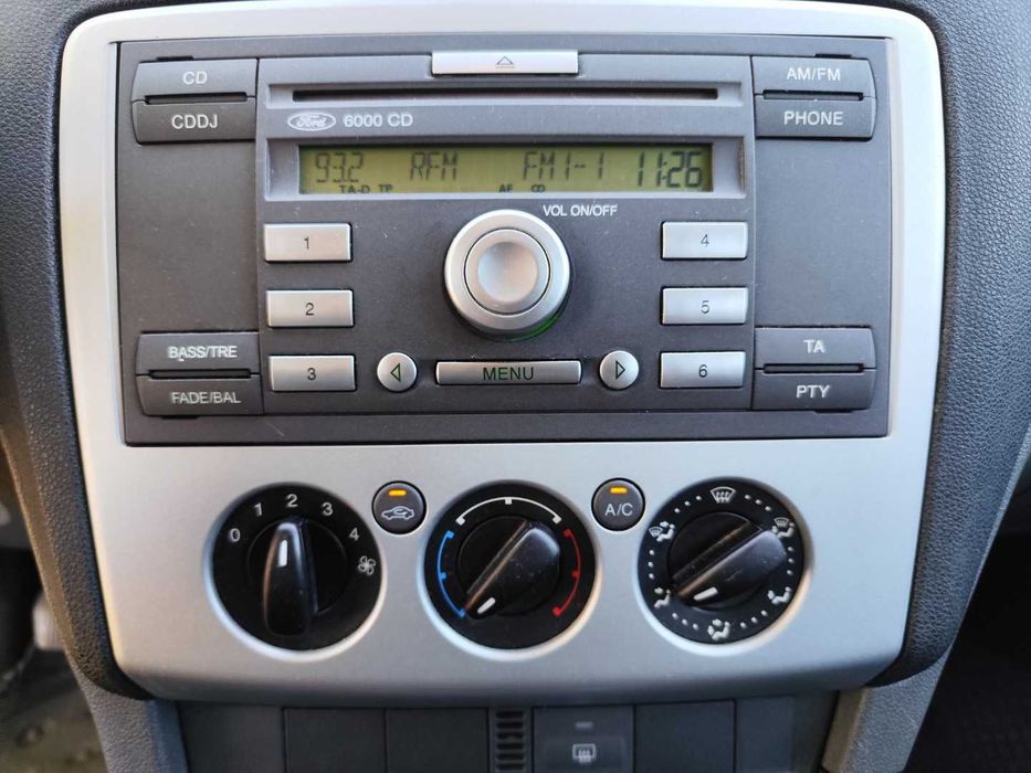 Ford Focus 1.4 16v Sport - 05