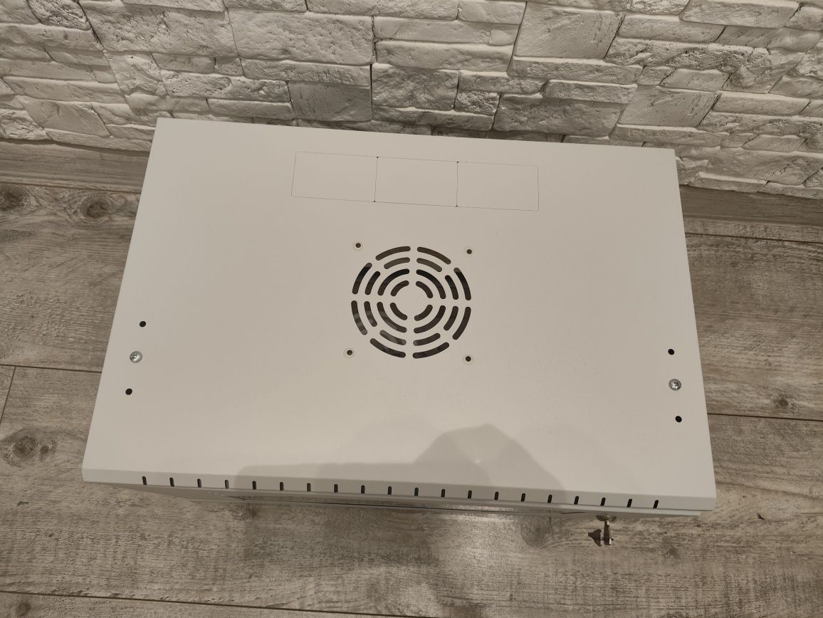 Szafa NetRack Wisząca 19" 6U