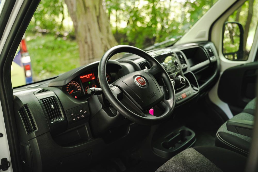 Wypożyczalnia samochodów dostawczych, wynajem busów, 9-osobowy DG Cars