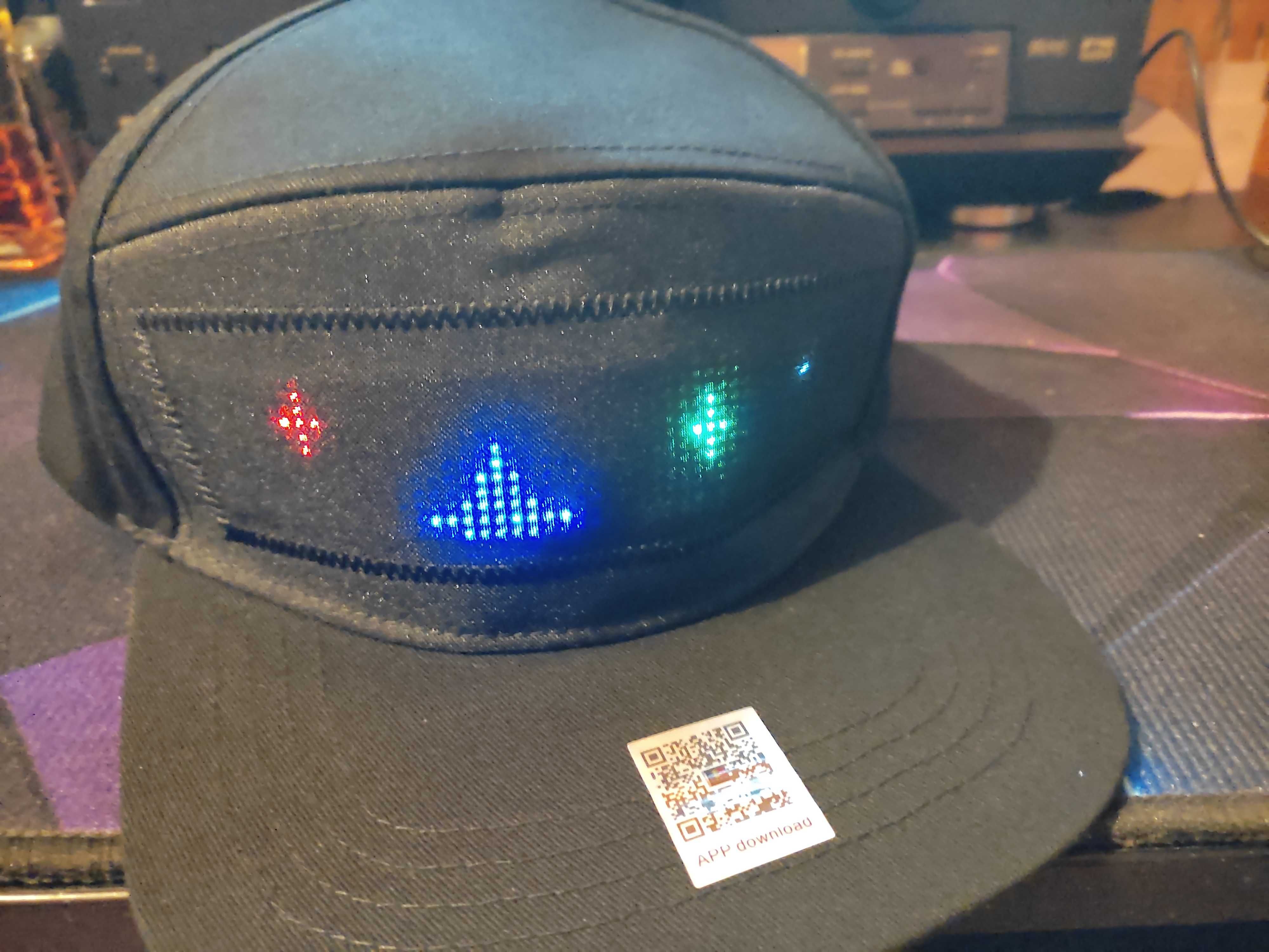 czapka Led z programowalnym wyświetlaczem