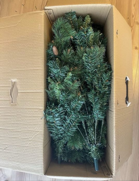 Arvore de Natal 180cm com pinhas