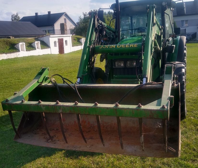 Ciągnik John Deere 5720, TUR, łyżko-krokodyl JD