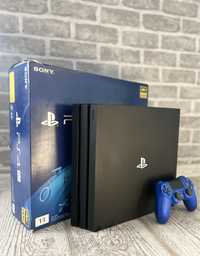 PS4 PRO з джойстиком та іграми