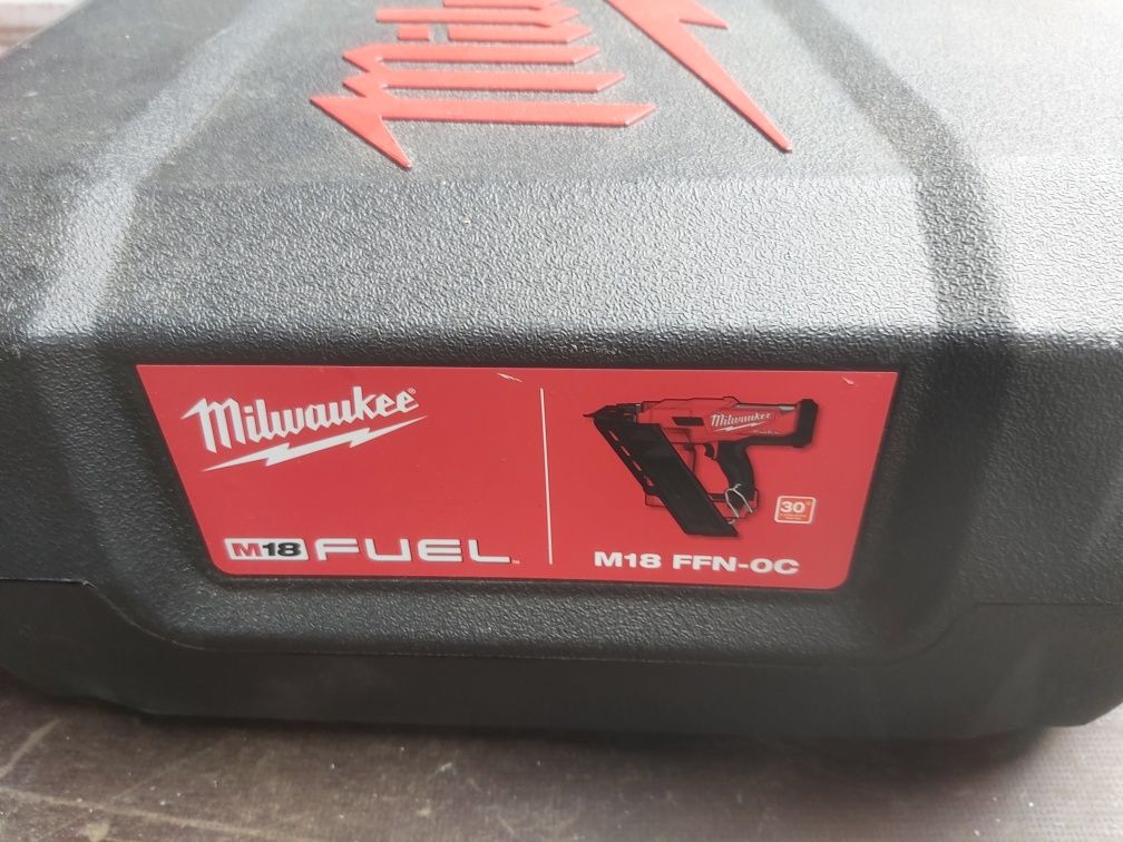 Walizka milwaukee od pistoletu na gwoździe