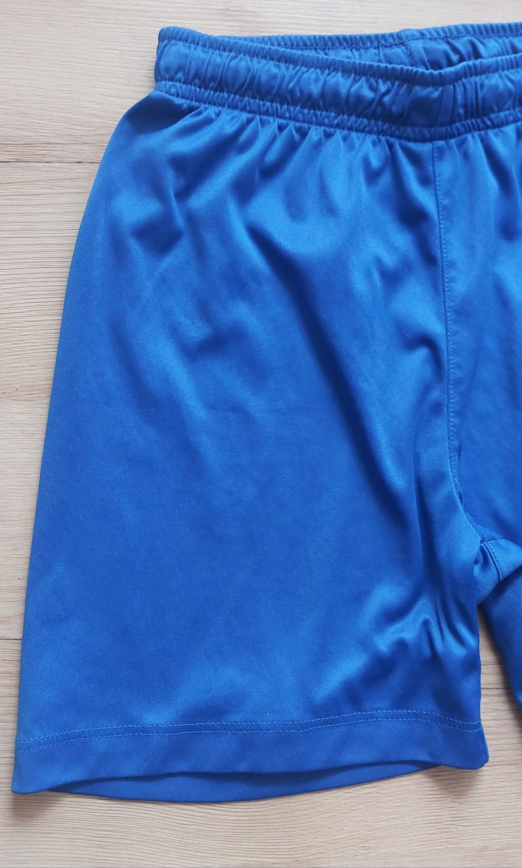 Szorty spodenki sportowe 110/116 krótkie spodenki