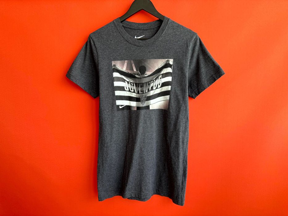 Nike Juventus Merch Оригінал чоловіча спортивна футболка розмір M