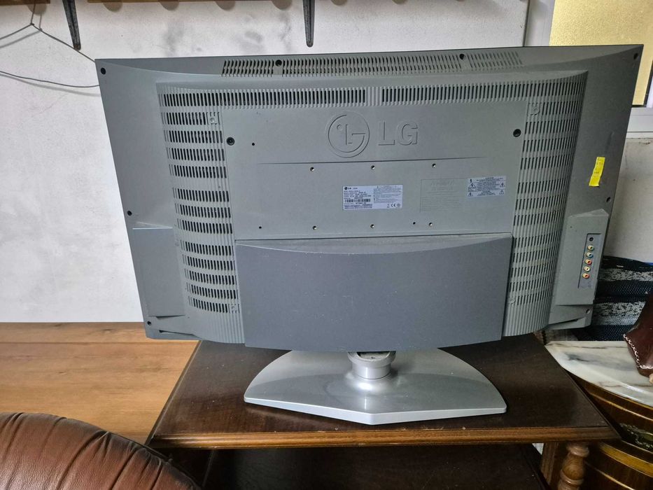 Televisão LG 32 polegadas a funcionar