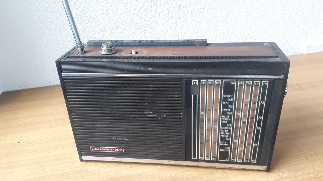 Stare radio Meridian 202