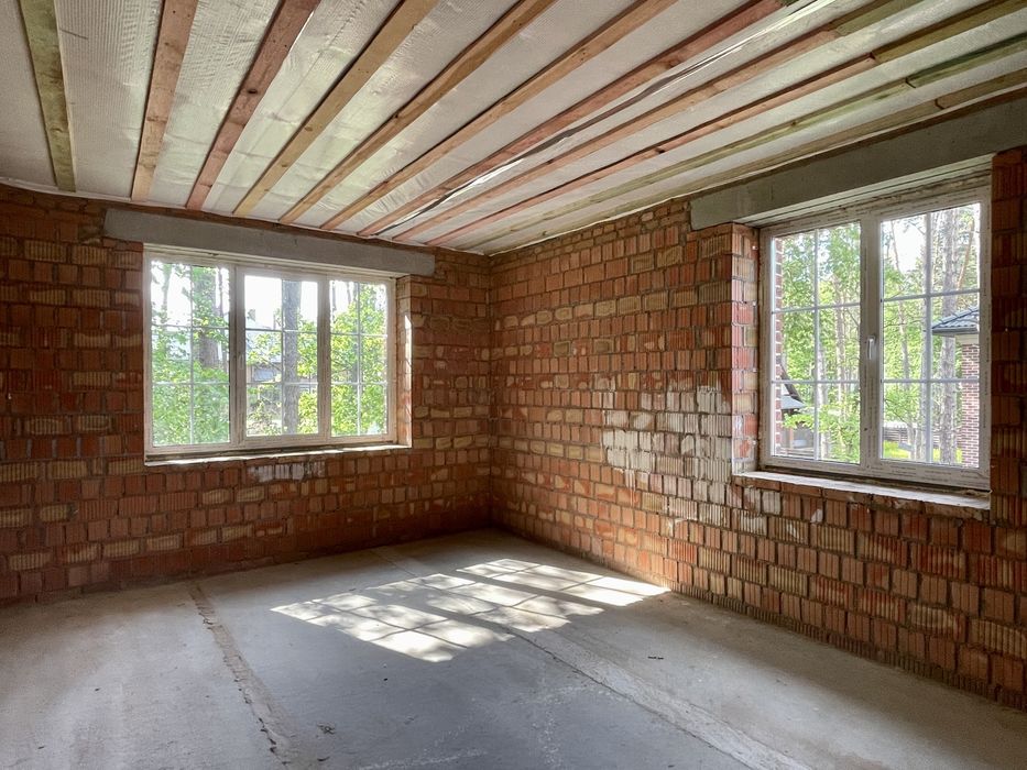 Дом в коттеджном городке в лесной Буче.