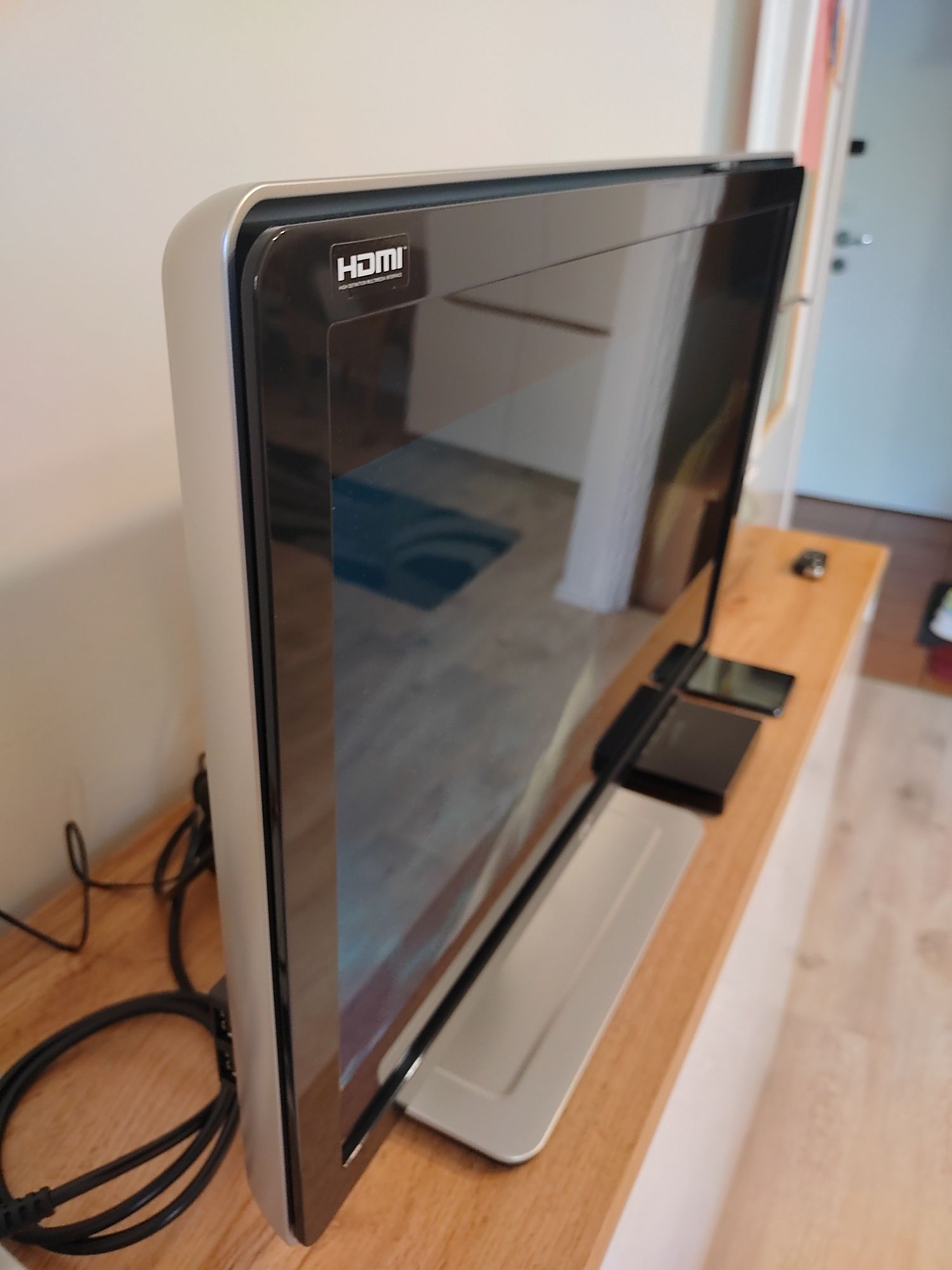 Monitor 22 cale LCD HP Pavilion HDMI, VGA, 2xUSB, Głośniki, Obrót 90st