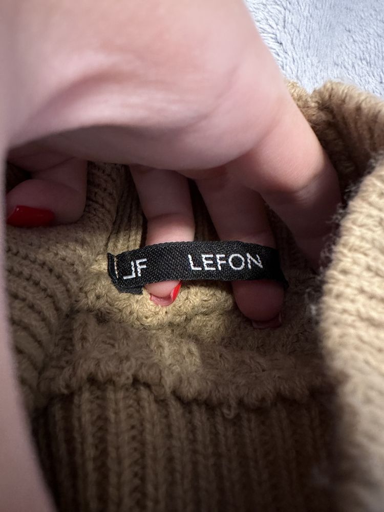 Nowy Sweter z łańcuszkiem na ramieniu
