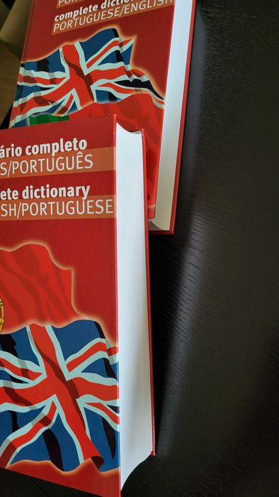 Dicionário inglês/português e português/inglês. Dois livros de 8 euros