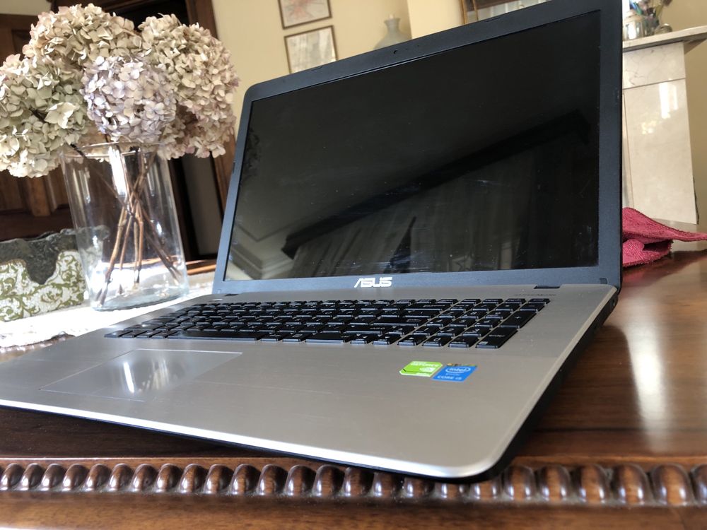 Laptop Asus r752L i5 GeForce 840 17’2