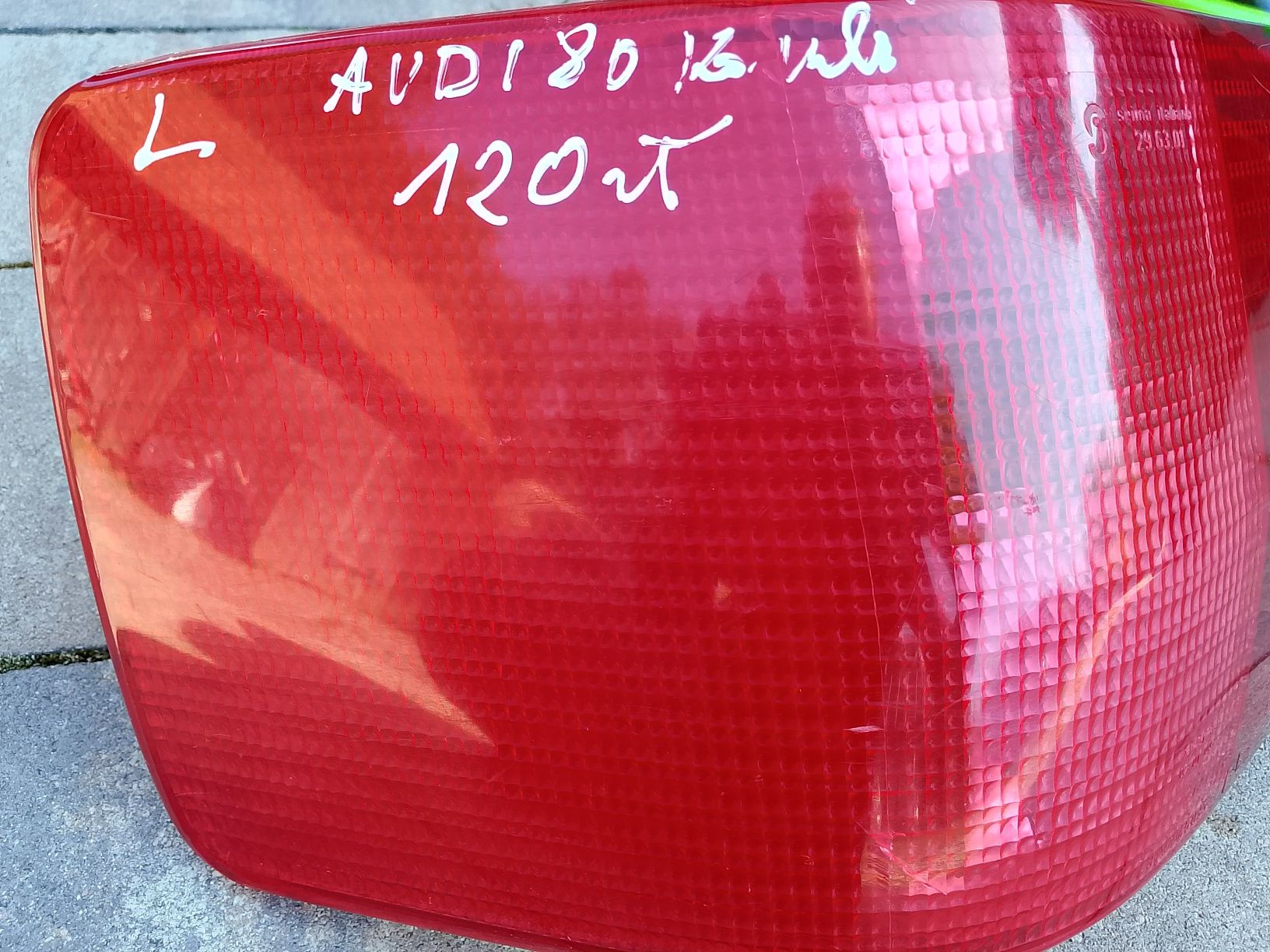 Lampa Audi 80, lewy tył Avanti kombi, w błotnik, uszkodzona