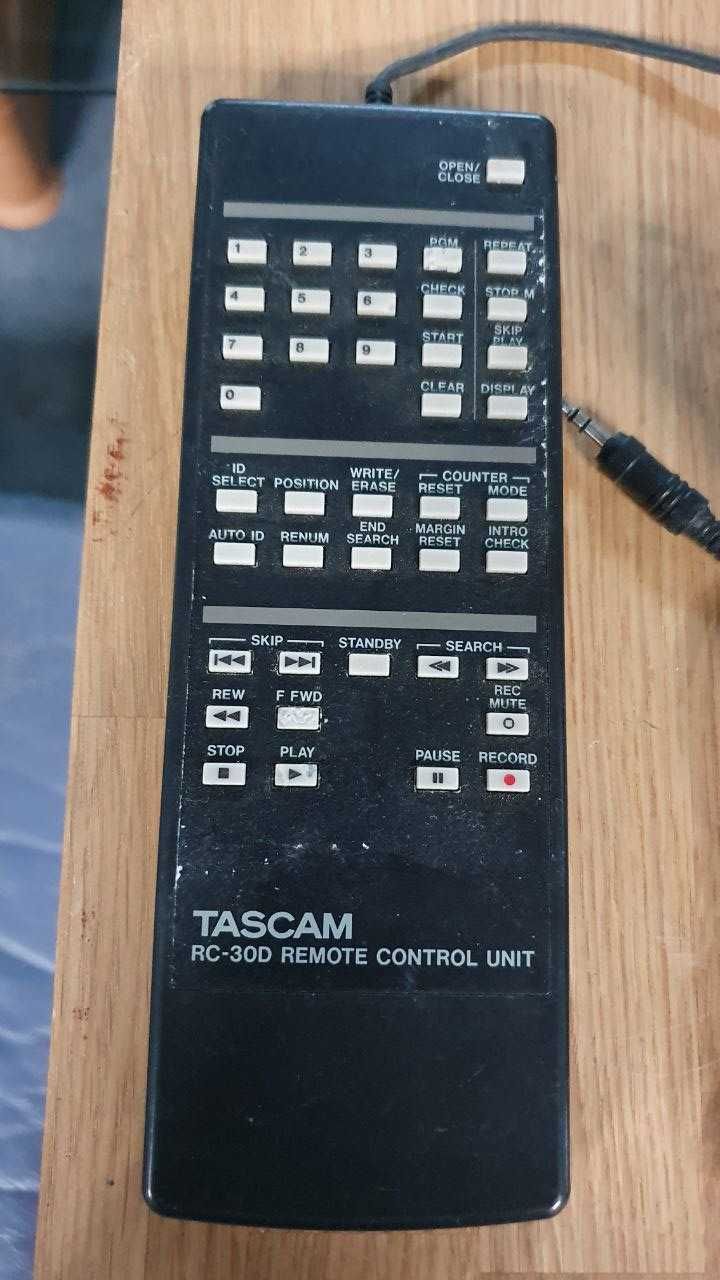 Tascam DA30 DAT Recorder + Remote