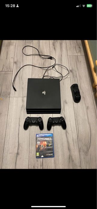 Ps4 pro z kablami , grami i stacja dokujaca