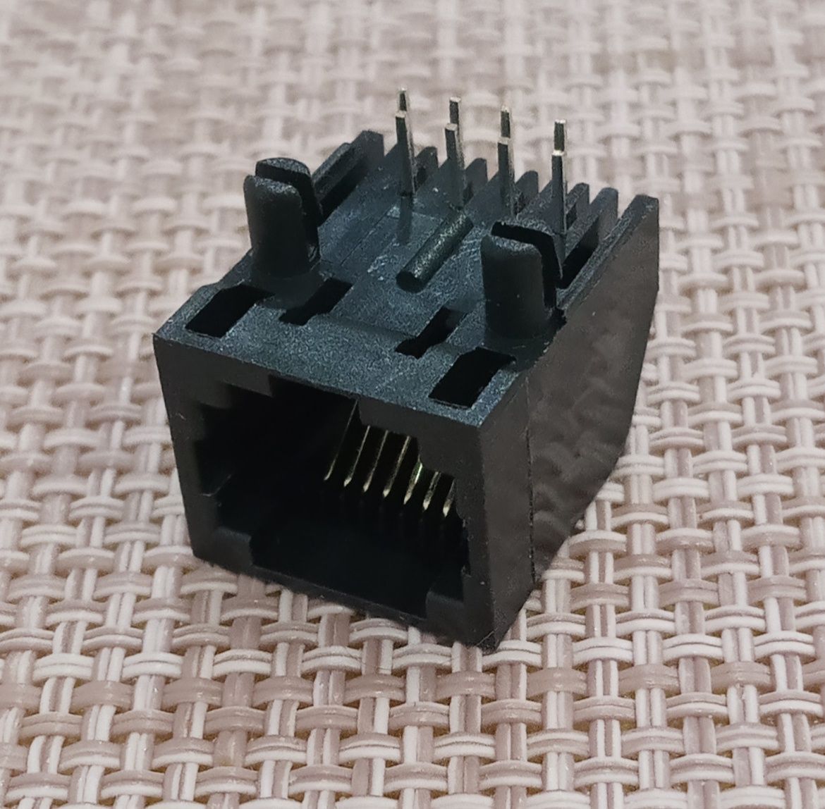 Гнездо (розетка) 8P8C под RJ-45