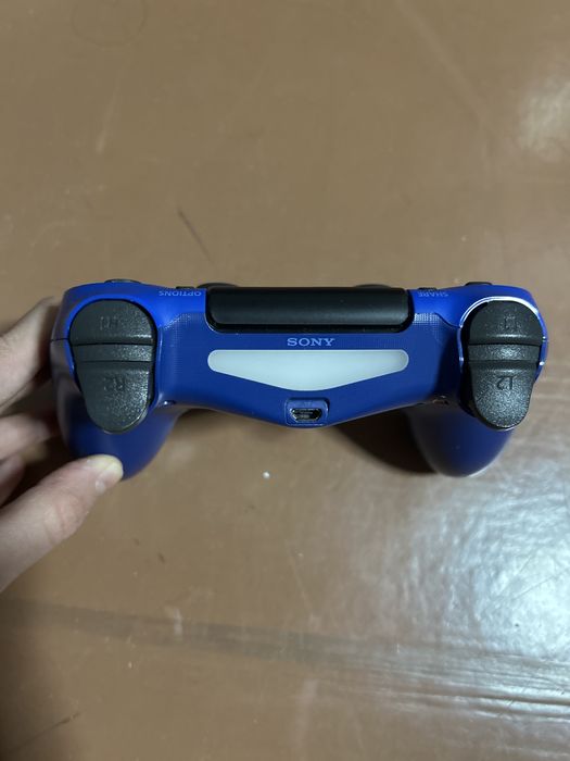 Джостик на PS4 в хорошем состоянии