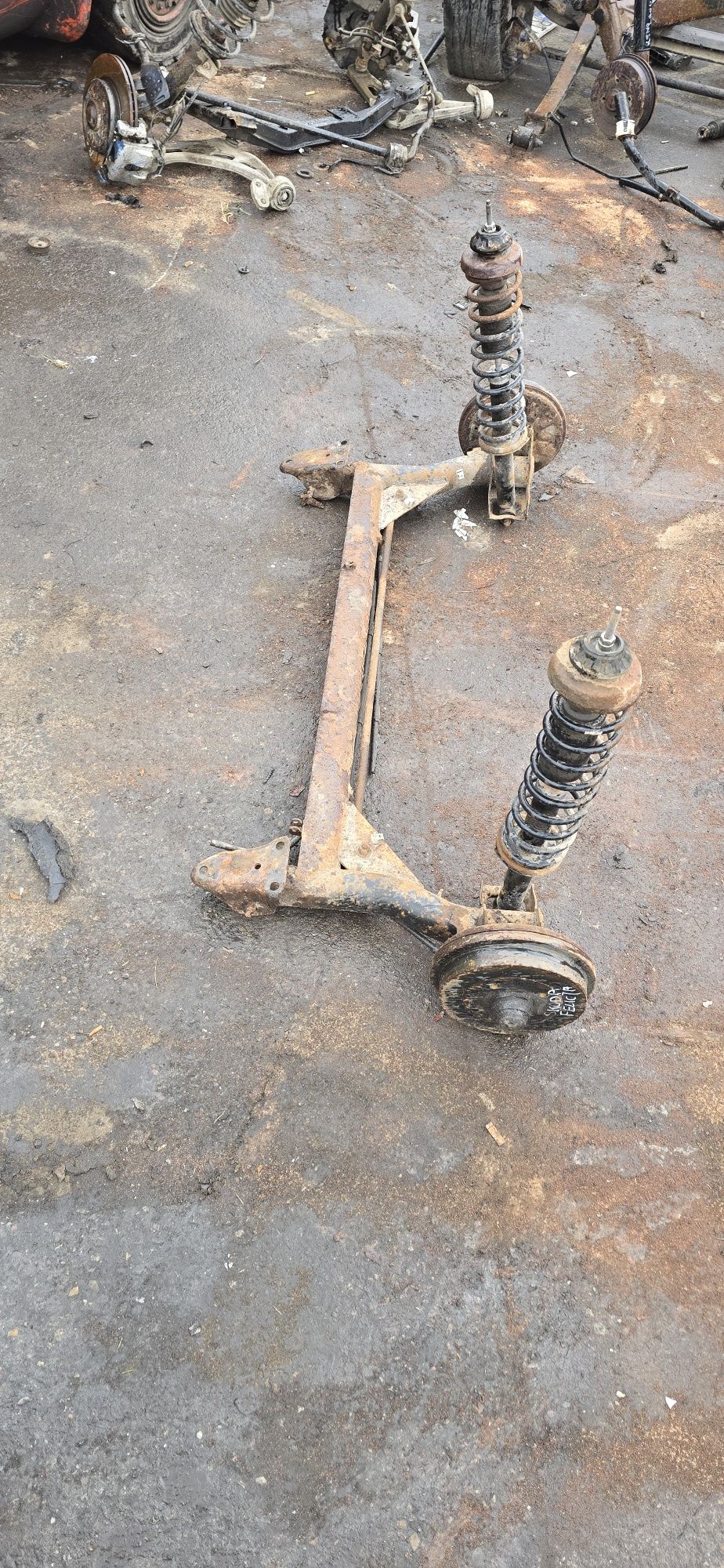 Belka zawieszenia tylna Skoda Felicia  1,3  2000rok