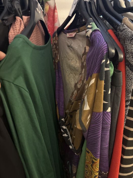 Lote de roupa todos oa tamanho e quanlidade