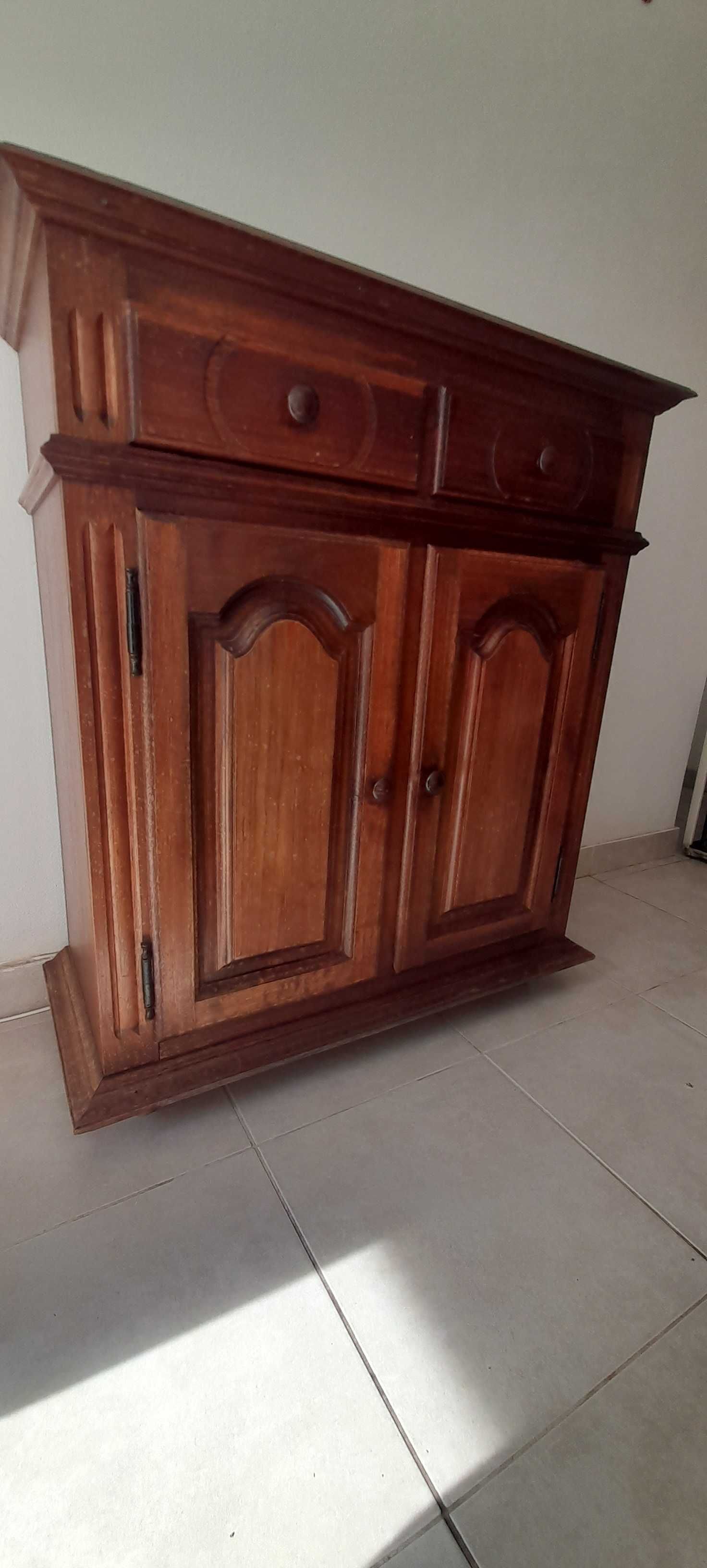 sapateira em madeira