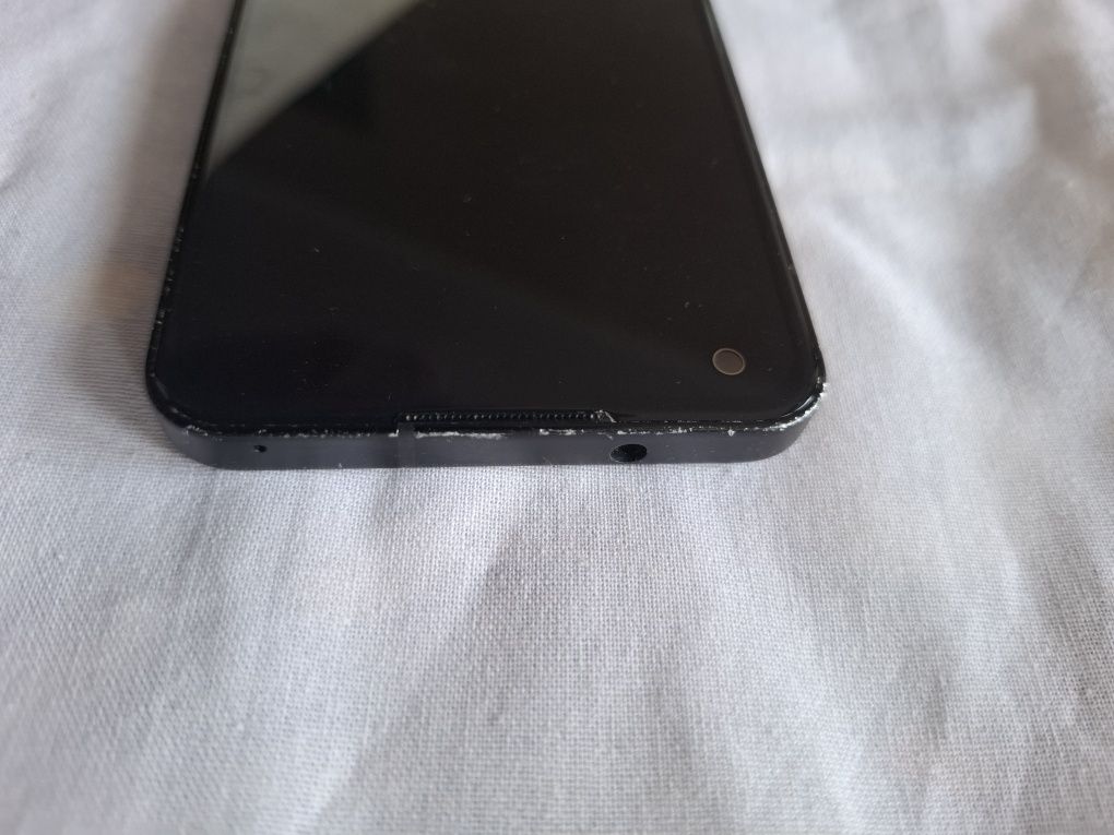 Wyświetlacz Asus zenfone 10 z małą wadą