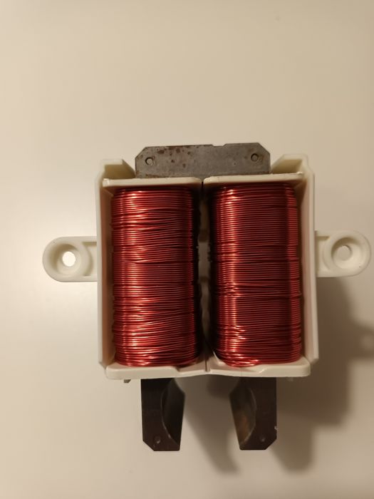 Silnik pompy myjącej  zmywarki Indesit Ariston Hotpoint