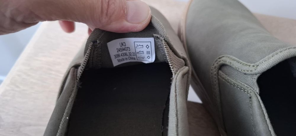 Nowe trampki Marks & Spencer r.35 1/2 NOWE.
Wkładka mierzona 22,5 23 c