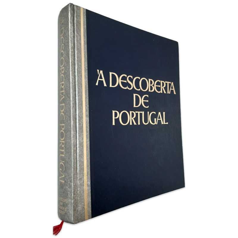 Livro VINTAGE "À Descoberta de Portugal"