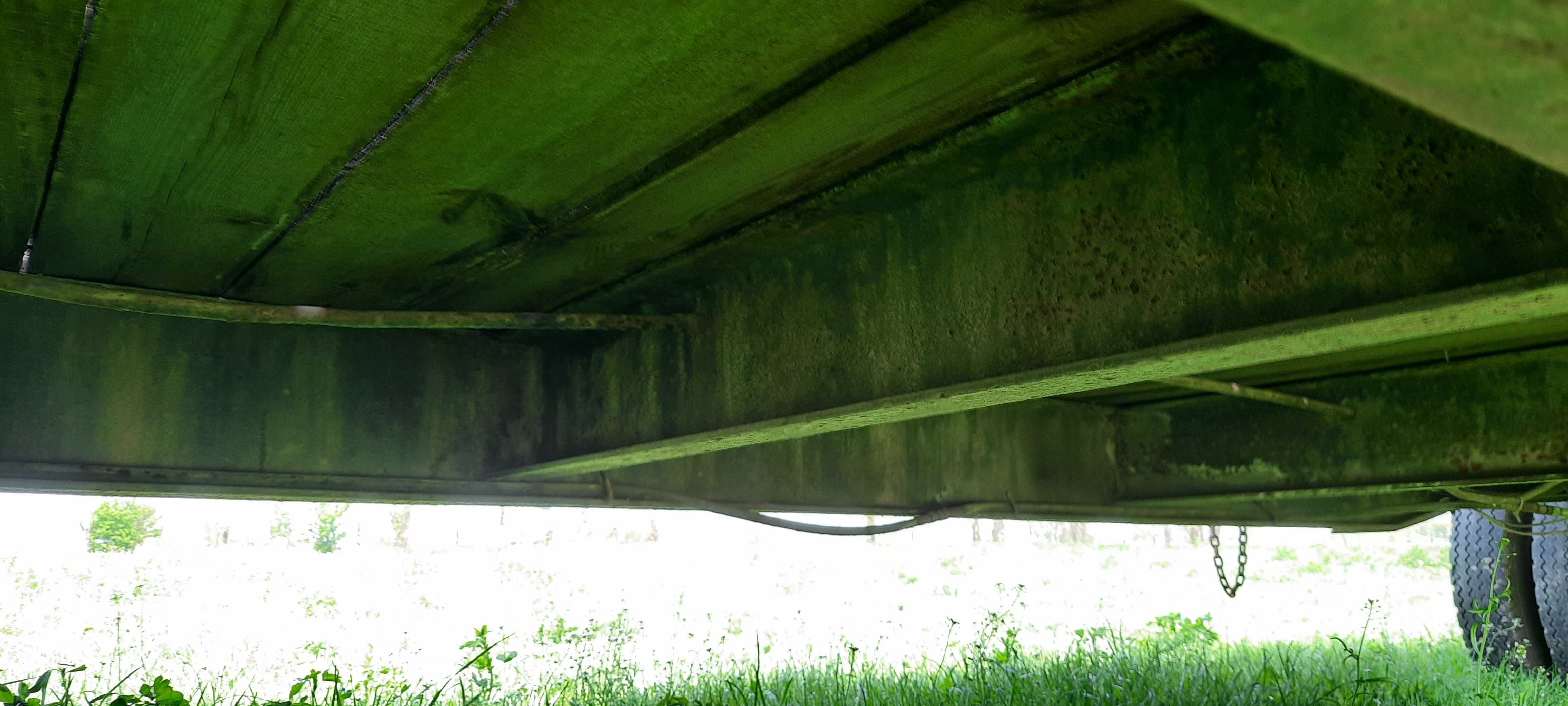 Przyczepa niskopodwoziowa