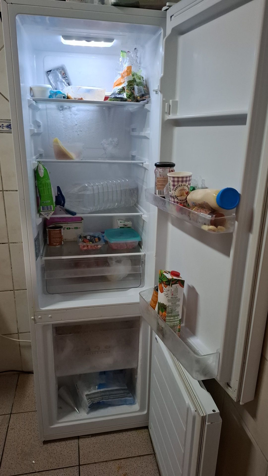 Frigorífico 1 ano de uso