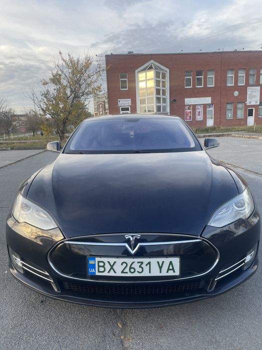 Tesla Model S , нова батарея SOH 95% , 450 запас ходу