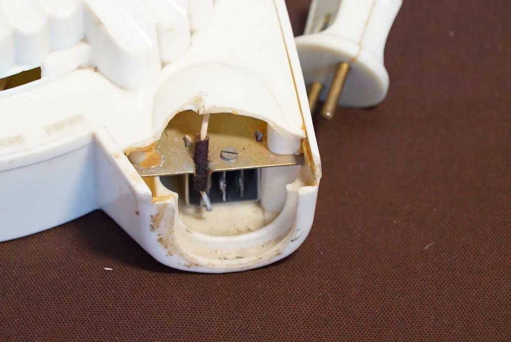 Фен для сушки волос рабочий с повреждениями корпуса. из ссср