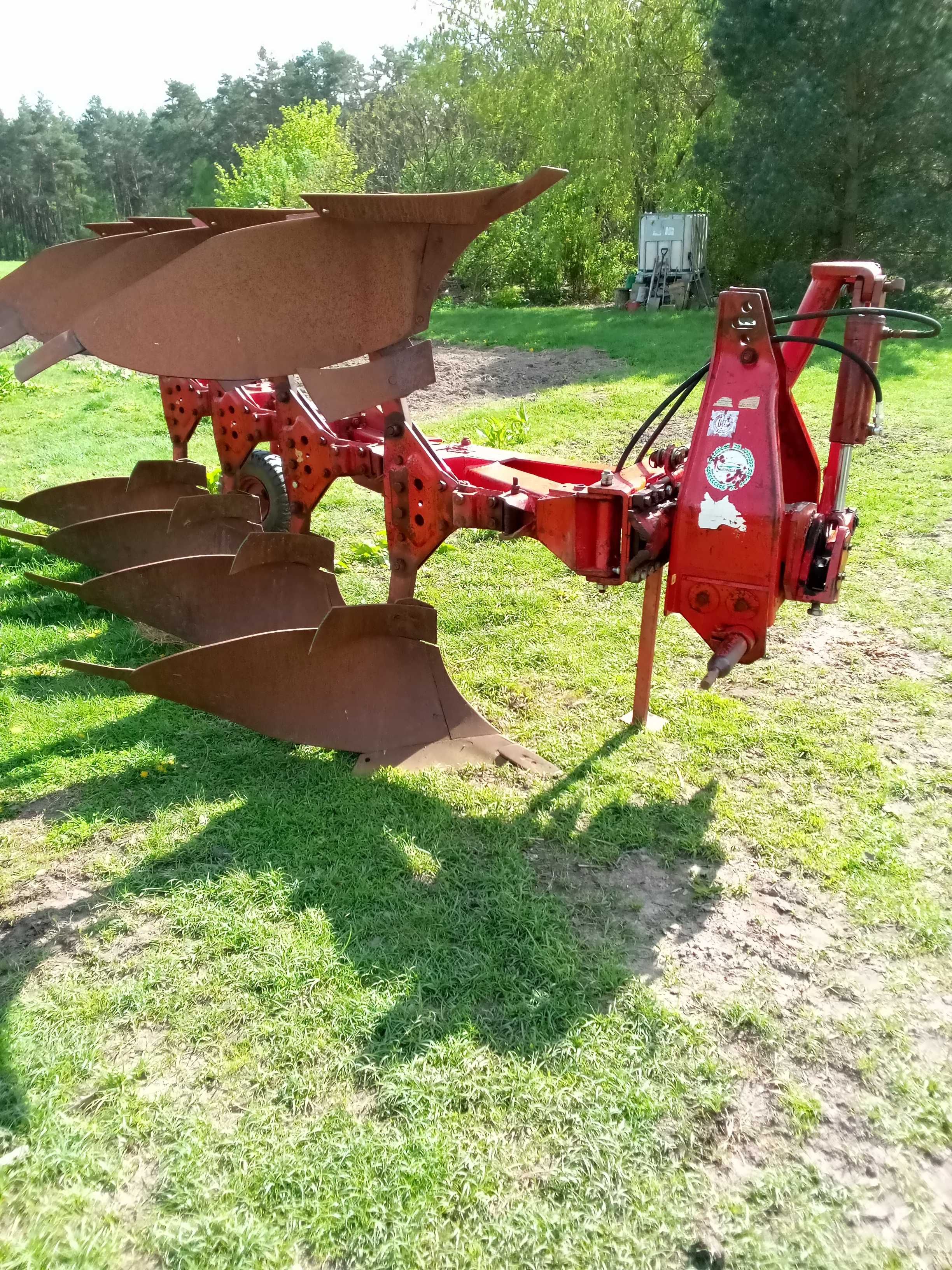 Pług 4 skibowy obrotowy keveraland sprowadzony