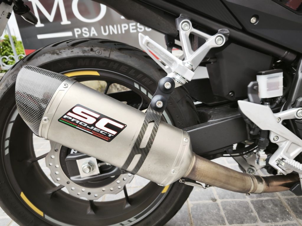 Honda modelo CB500F 2022
