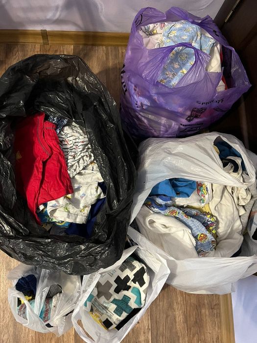 Одяг на новонародженого, хлопчика, пелюшки, взуття, Три великих пакети