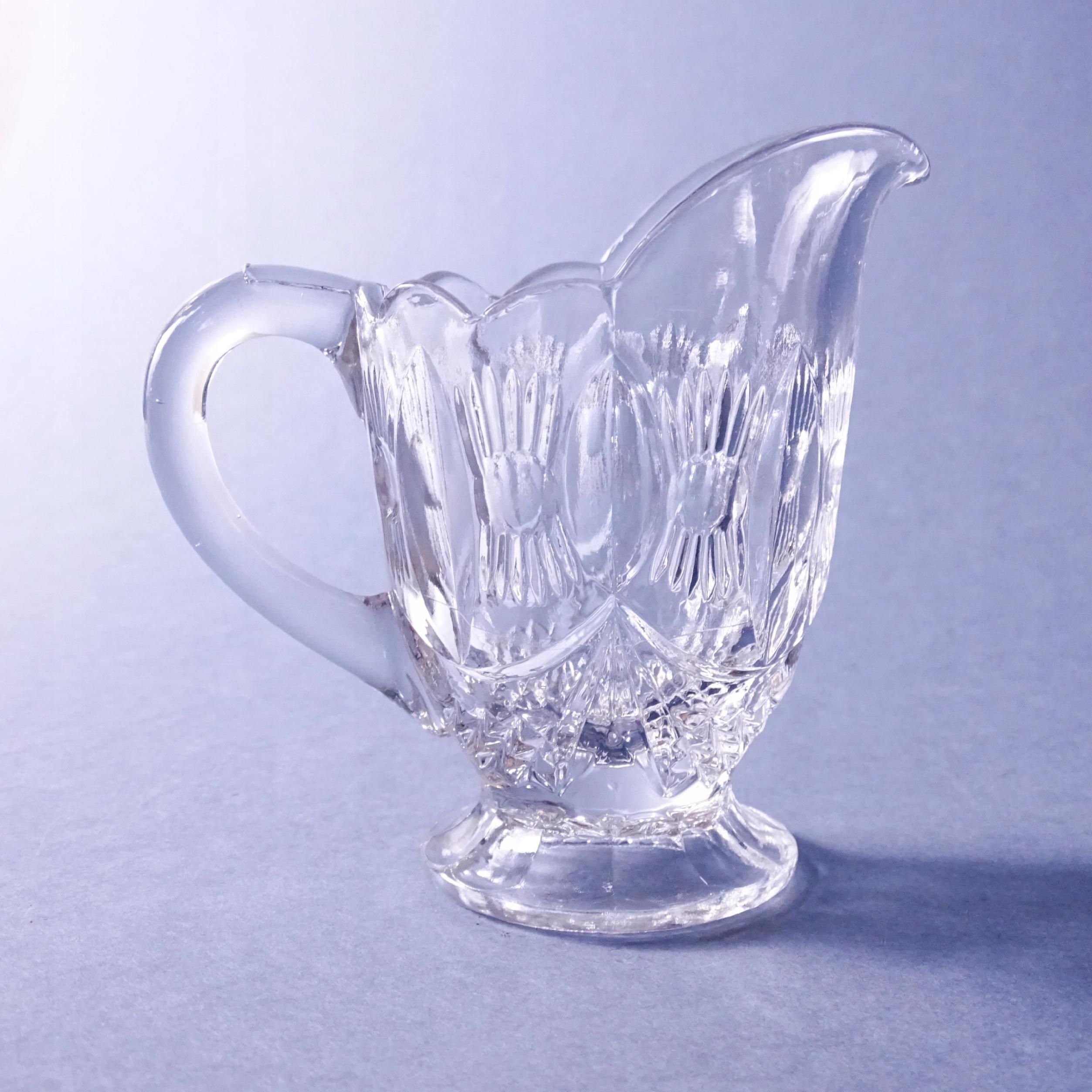 zabytkowy mlecznik dzbanuszek szklany początek xx wieku
