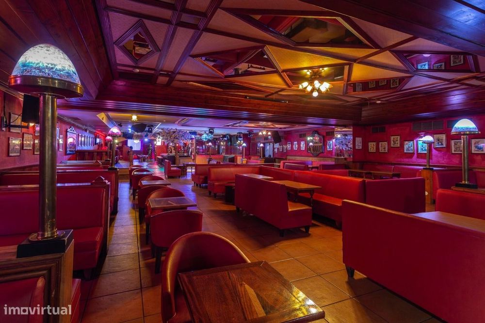 Imóvel Comercial Único à Venda - Referência Histórica no Coração do Es