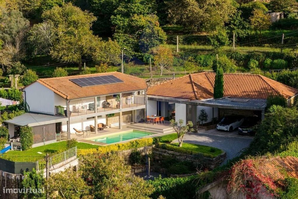 Moradia T3 + Escritório com Piscina | Renovada | Priscos – Braga