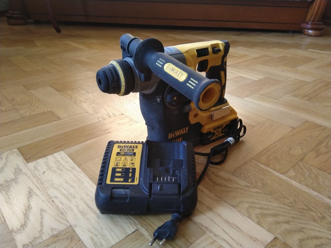 Młot Młotowiertarka akumulatorowa Dewalt DCH273 18V 1x5Ah  SDS plus